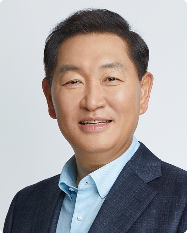 Han was widely regarded as a TV industry expert