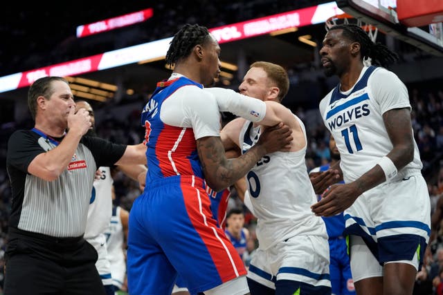 <p>Players and coaches from both teams clashed in Minneapolis</p>