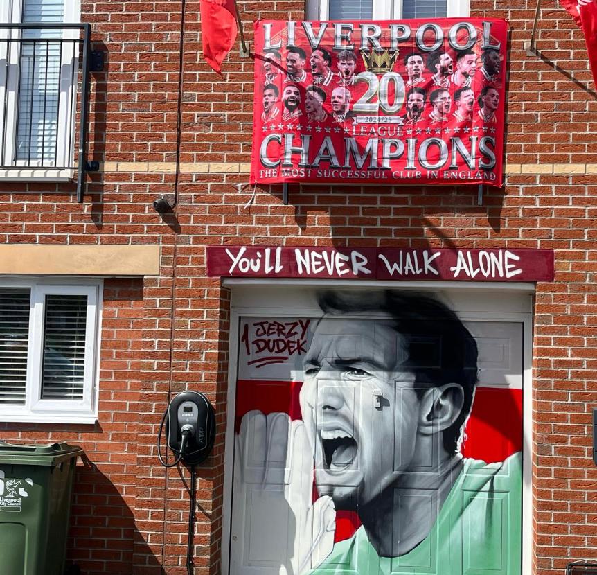 A garage in Liverpool in tribute to former goalkeeper Jerzy Dudek
